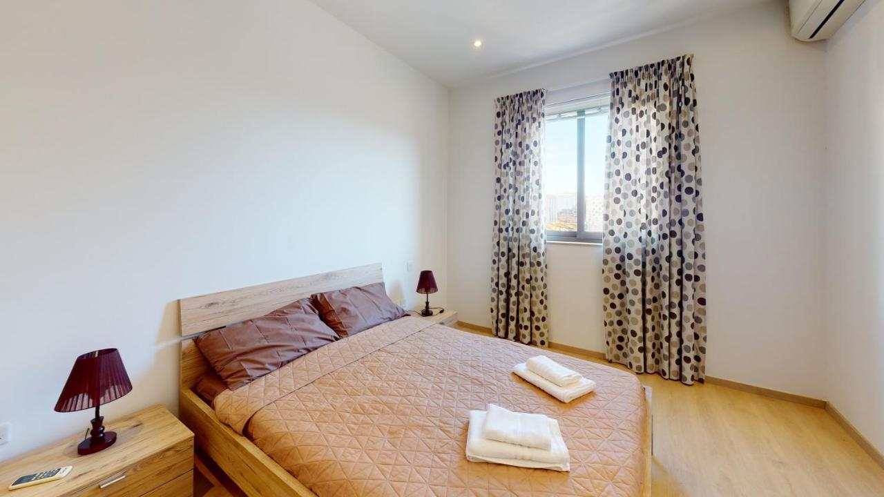 Spacious 2 Bedroom Apartment In Sliema Zewnętrze zdjęcie